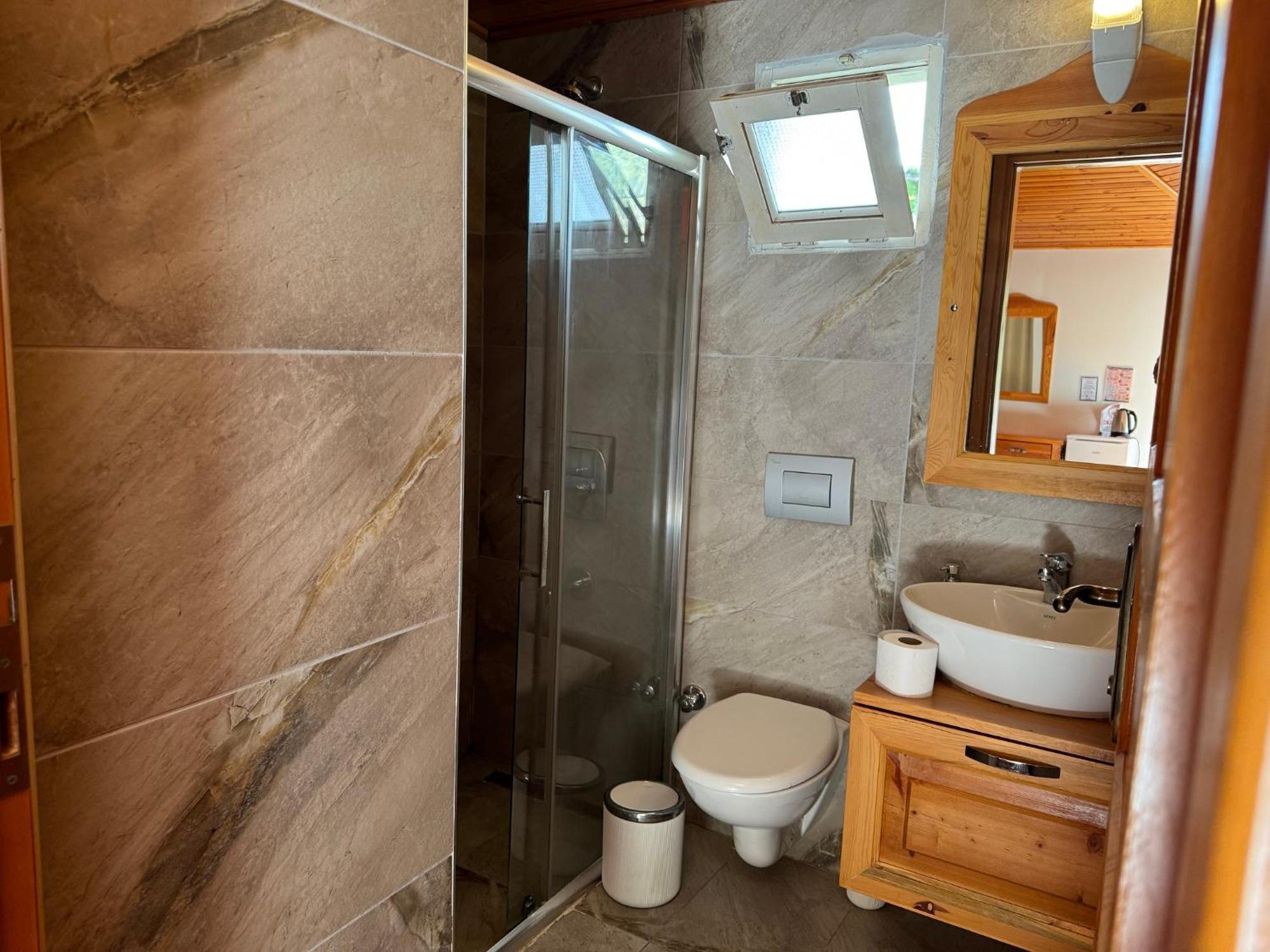 Karaoez Ada Bungalows & Villa Karaoz Quarto foto
